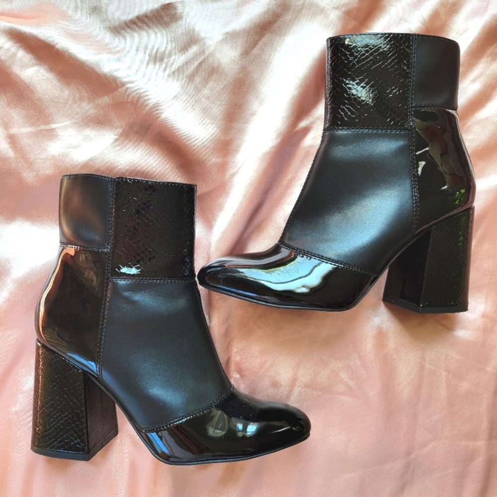 Black snakeskin leather pointed toe ankle boots